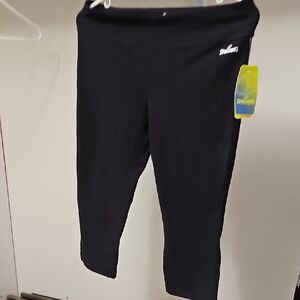 Brand New Women's Size Medium Spalding Capri NWT